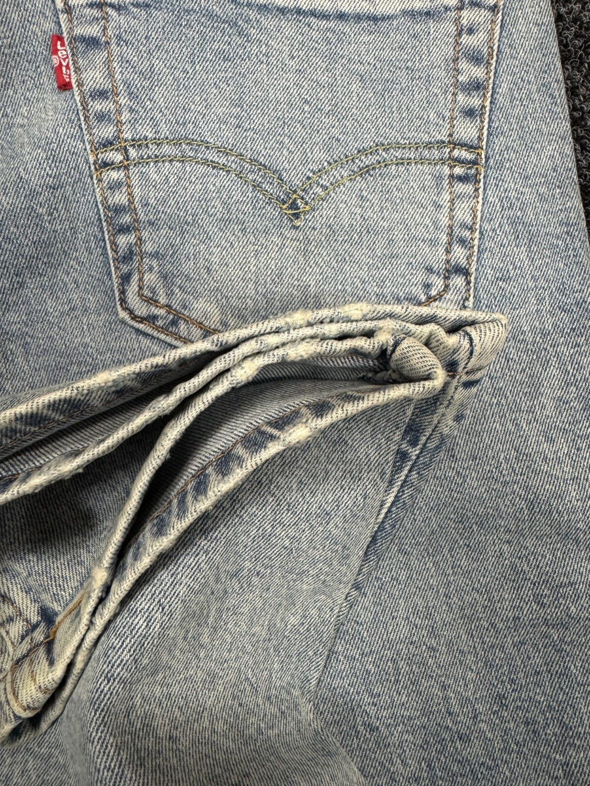 Levi’s 511 Slim Fit Men’s Jeans Medium Wash Stretch Raw Hem Denim - Quid Mart