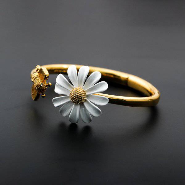 Sweet Daisy Flower Stud Earrings: Korean Style for Women/Girls - Quid Mart